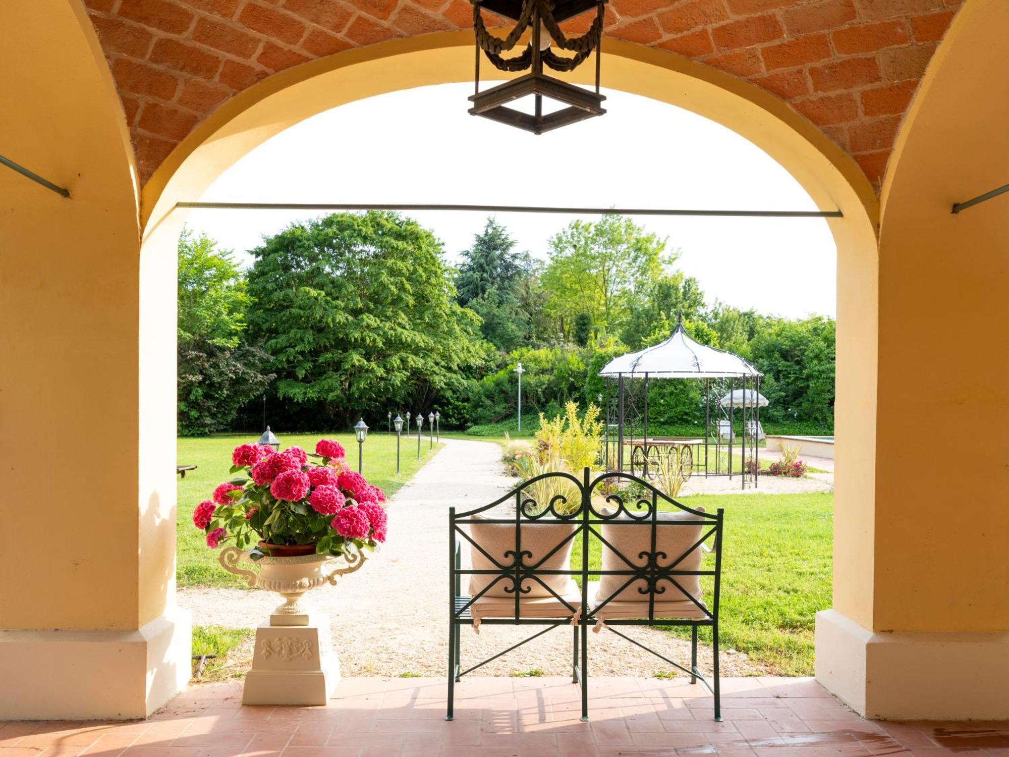 Elizabeth Country House, A Member Of Design Hotels Minerbio Eksteriør billede